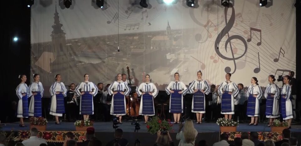 Raznovrstan kulturno-umetnički program na Festivalu rumunske muzike i folklora u Lokvama